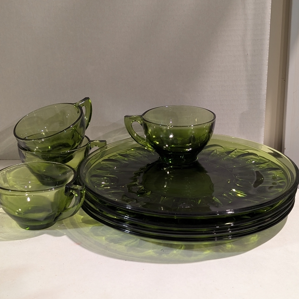 4 Indiana Colony Kings Crown Thumbprint Snack Set, Olive